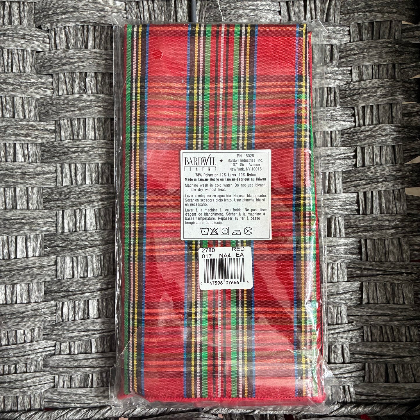 BARDWIL LINENS SET OF 4 DINNER NAPKINS HOLIDAY RED PLAID CLOTH WASHABLE