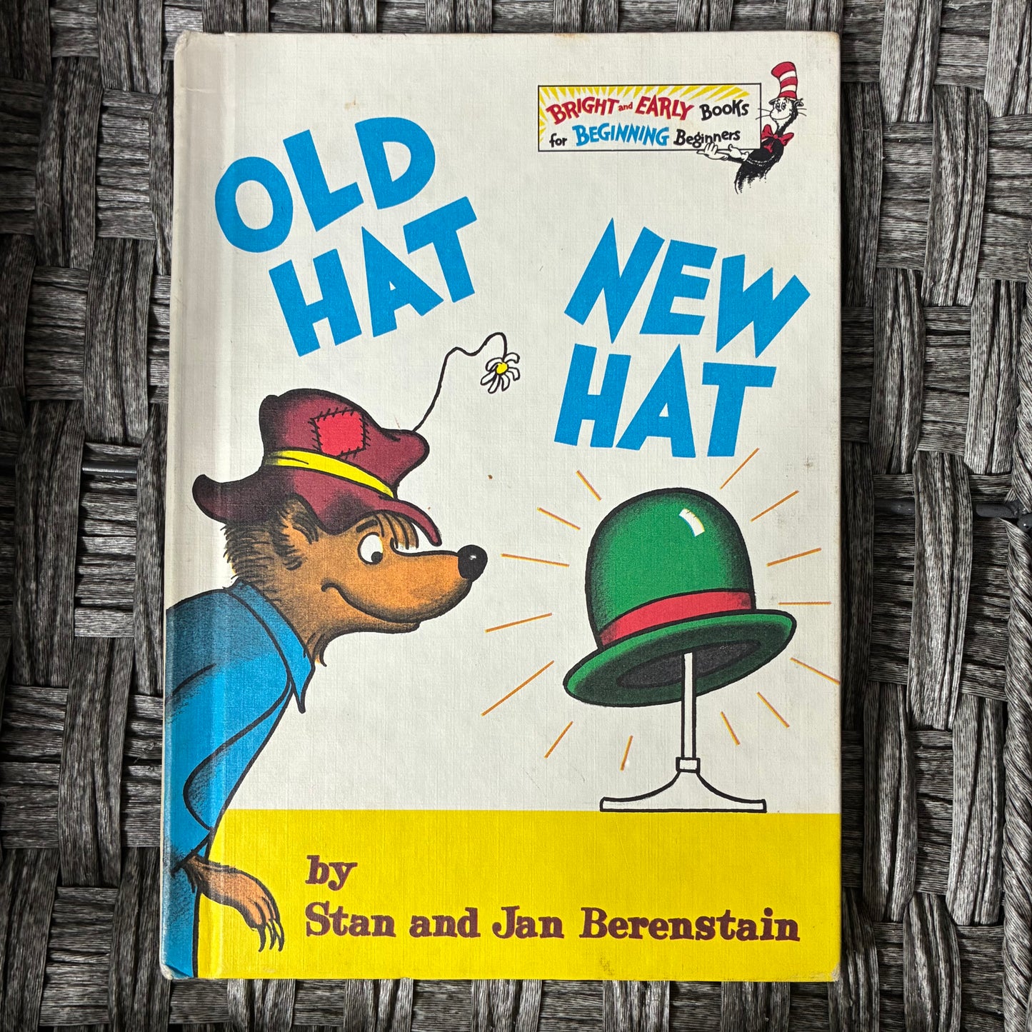 VINTAGE 1970 BOOK CLUB EDITION OLD HAT NEW HAT BY STAN AND JAN BERENSTAIN