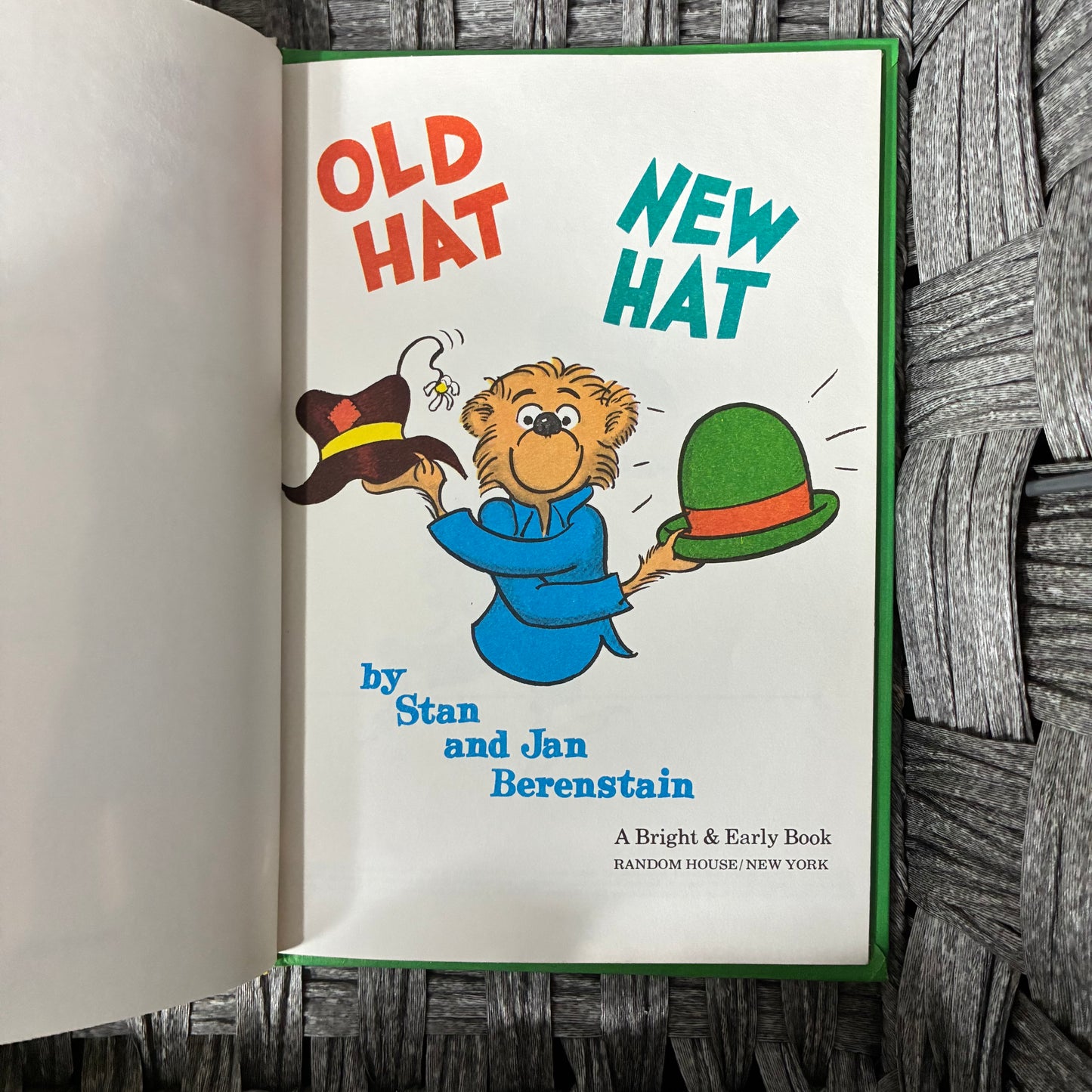 VINTAGE 1970 BOOK CLUB EDITION OLD HAT NEW HAT BY STAN AND JAN BERENSTAIN