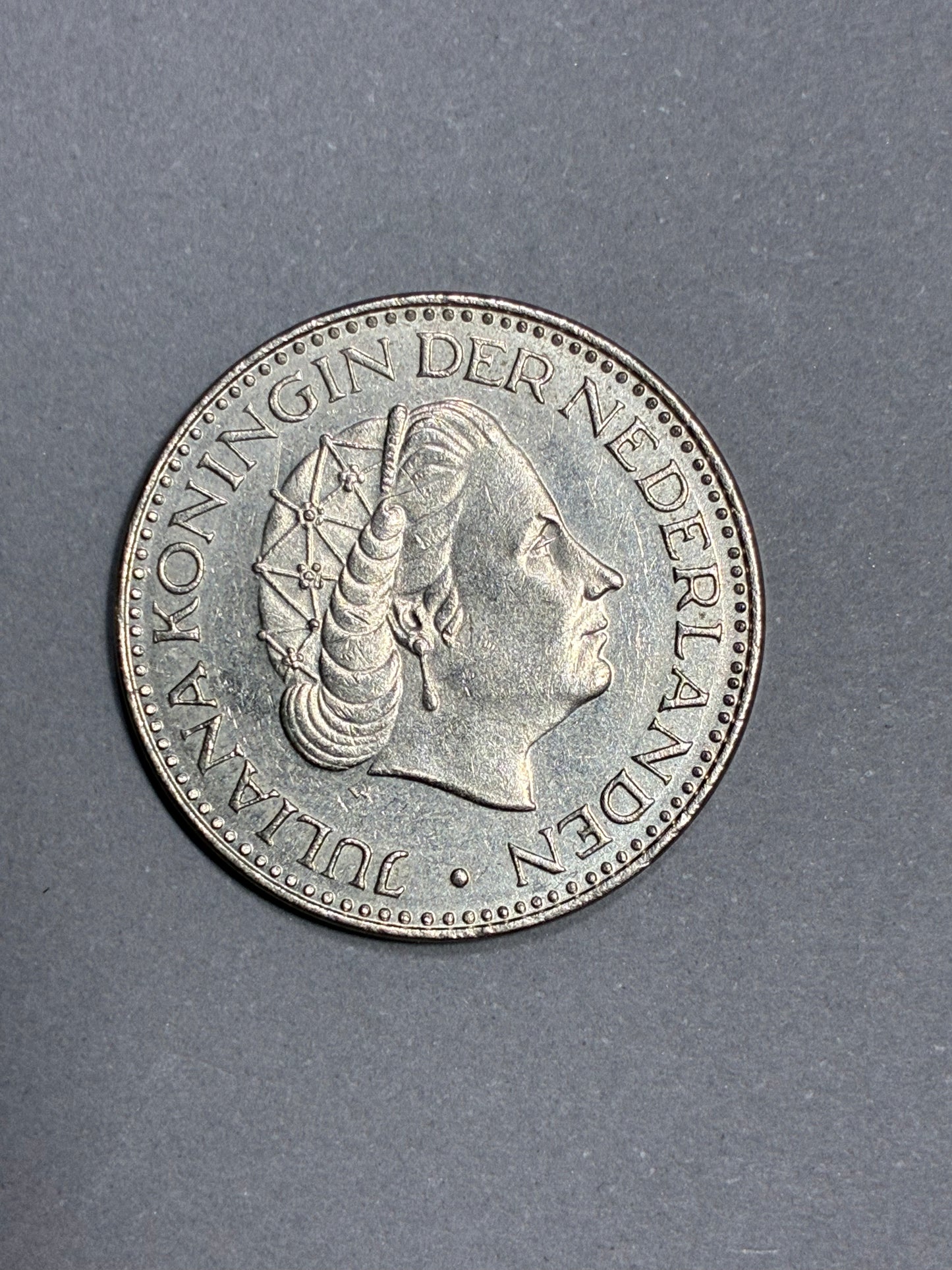 1968 NETHERLANDS 1 GULDEN NICKLE COIN FT. QUEEN JULIANA - CIRCULATED