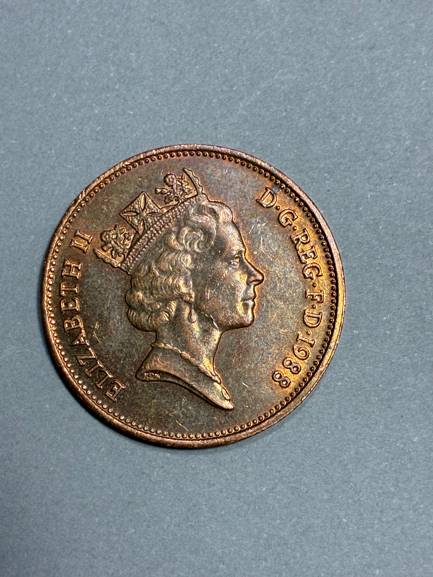 1988 UNITED KINGDOM 2 PENCE BRONZE COIN FT. QUEEN ELIZABETH II - CIRCULATED