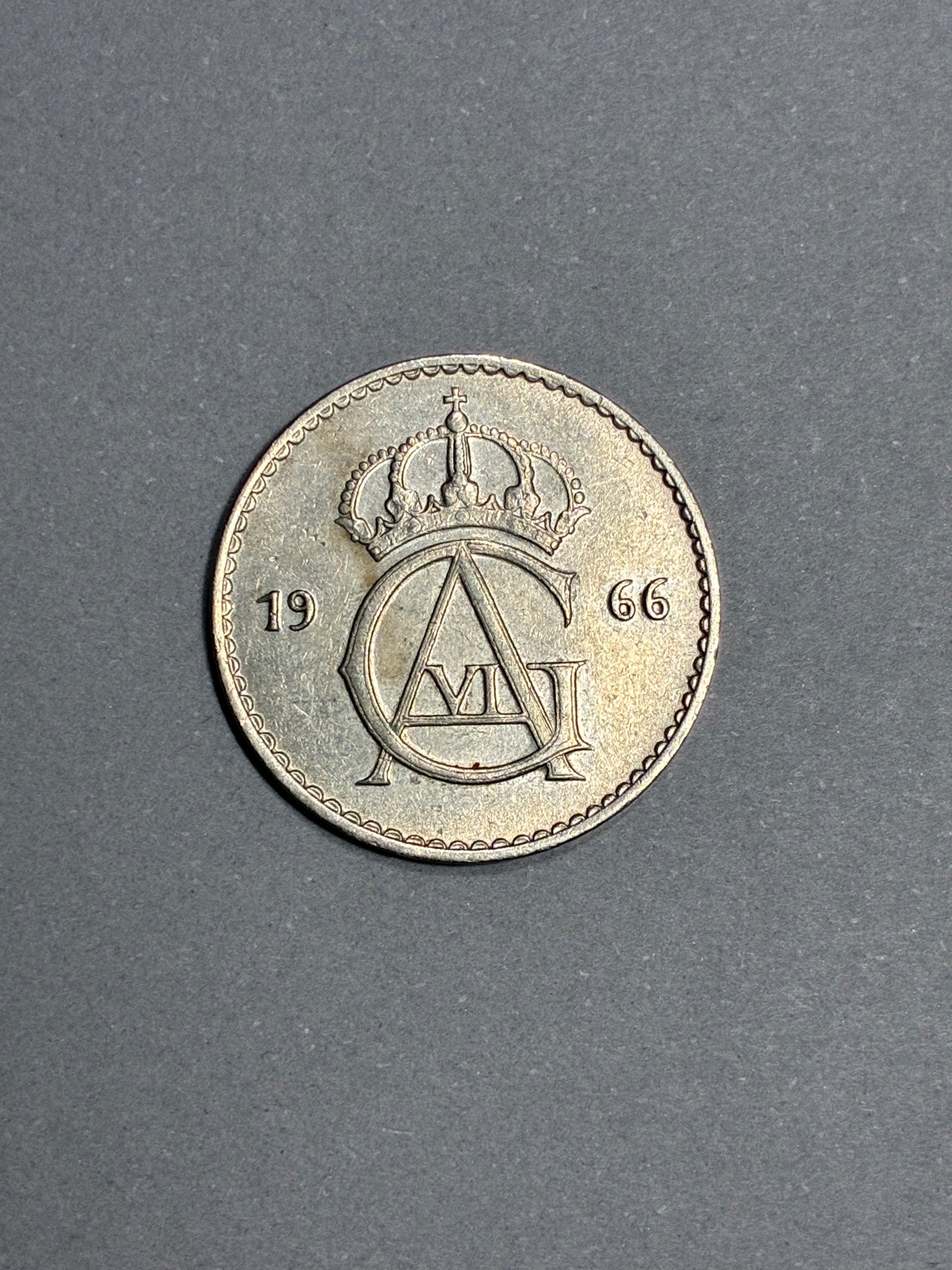 1966 SWEDEN 50 ORE COPPER NICKEL COIN FT. MONOGRAM KING GUSTAF VI ADOLF - CIRC