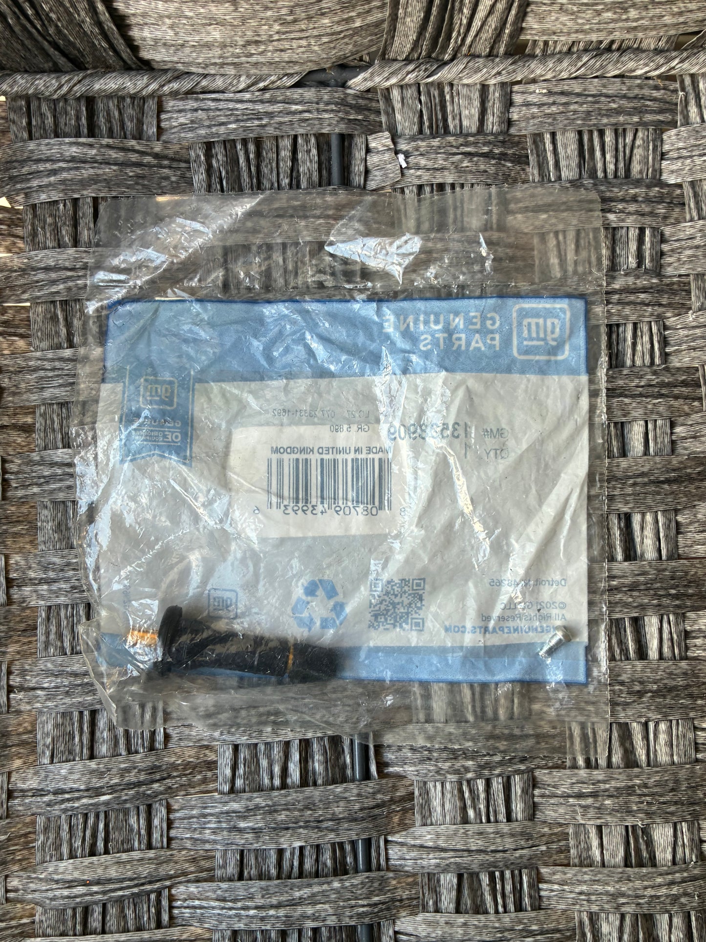 GM GENUINE PARTS #13598909 TIRE PRESSURE MONITORING SYSTEM RUBBER SNAP-IN VALVE