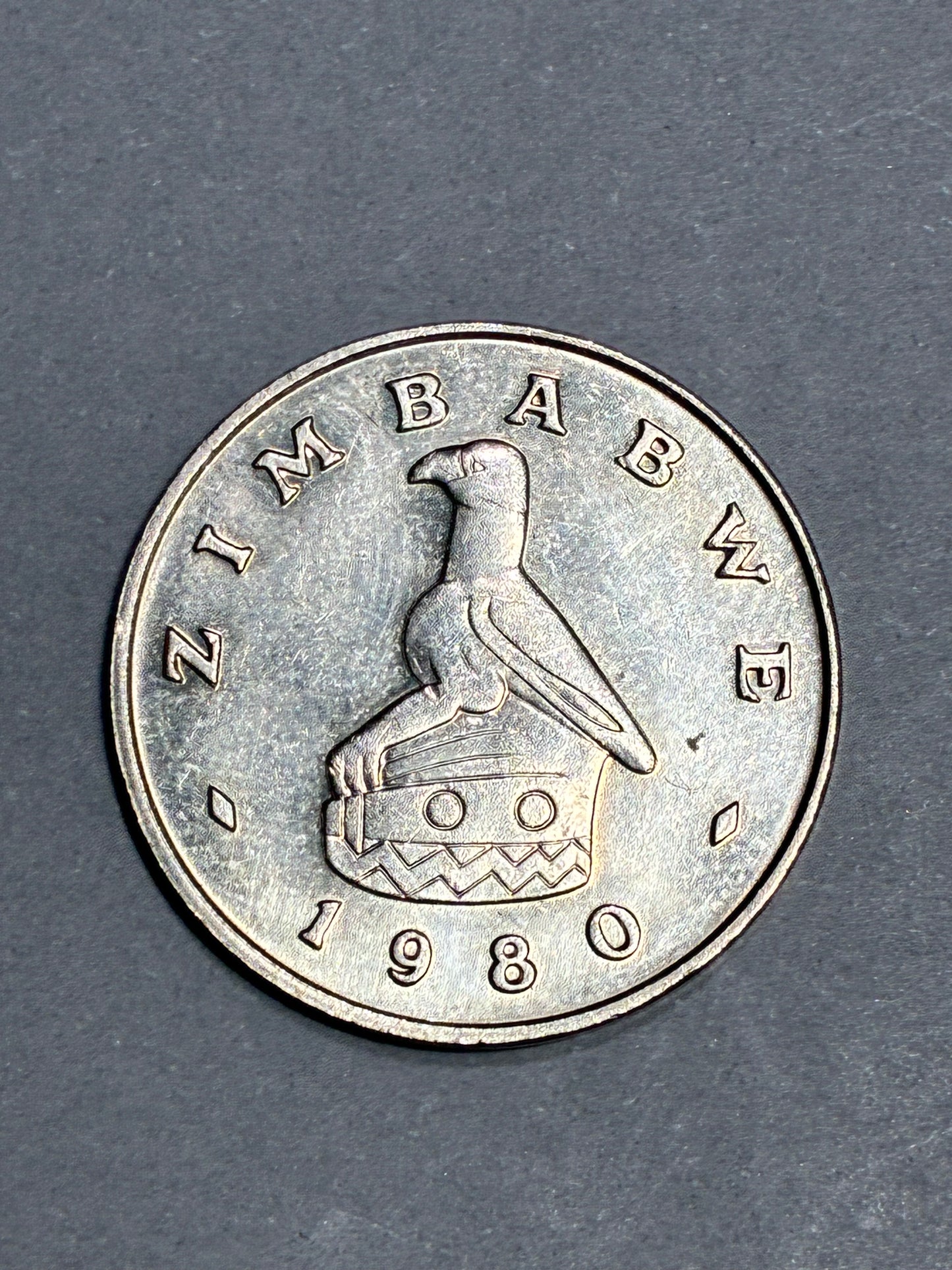 1980 ZIMBABWE 50 CENTS COPPER NICKEL COIN FT. ZIMBABWE SOAPSTONE BIRD - CIRC.