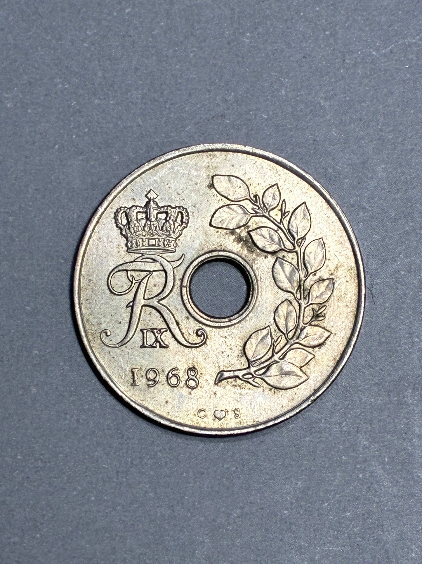 1968 DENMARK 25 ORE COPPER NICKEL COIN FT. MONOGRAM FREDERIK IX - CIRCULATED