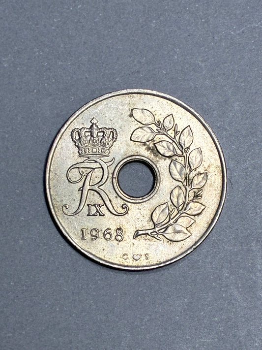 1968 DENMARK 25 ORE COPPER NICKEL COIN FT. MONOGRAM FREDERIK IX - CIRCULATED