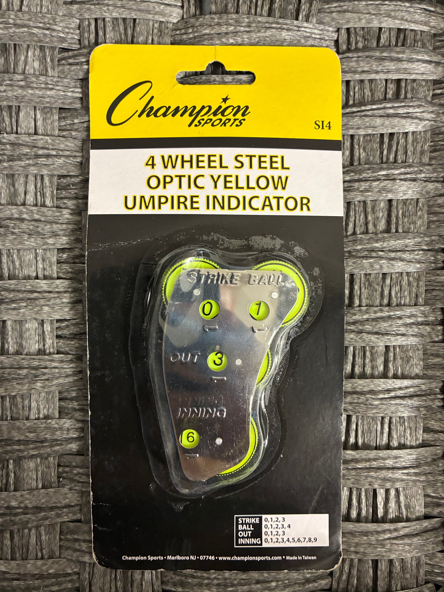 CHAMPION SPORTS 4 WHEEL STEEL OPTIC YELLOW UMPIRE INDICATOR